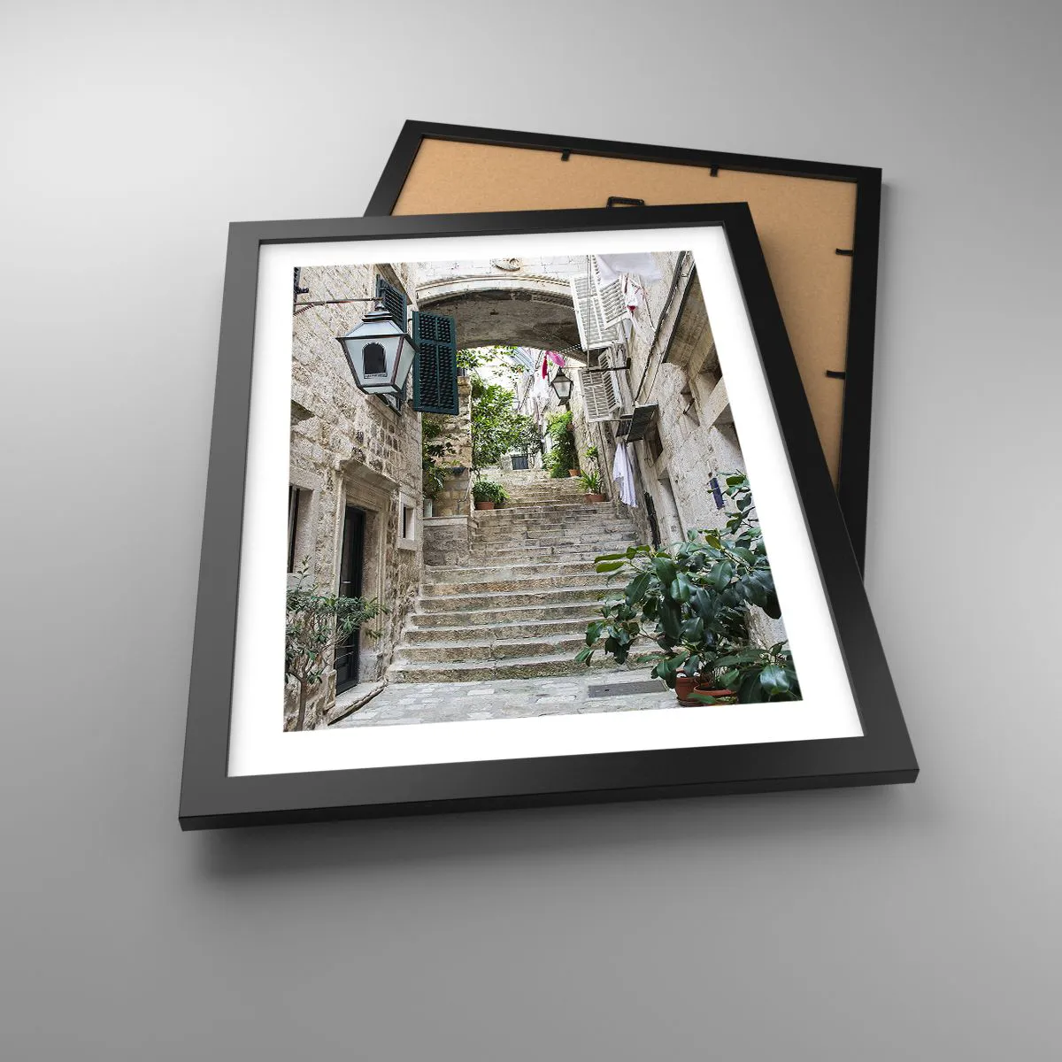 Plakat i sort ramme - En charmerende baggyde - 30x40 cm