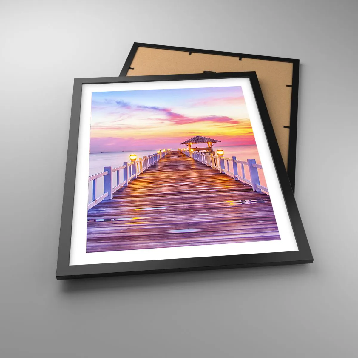 Poster în ramă neagră - Tăcerea serii în liliac-auriu - 40x50 cm