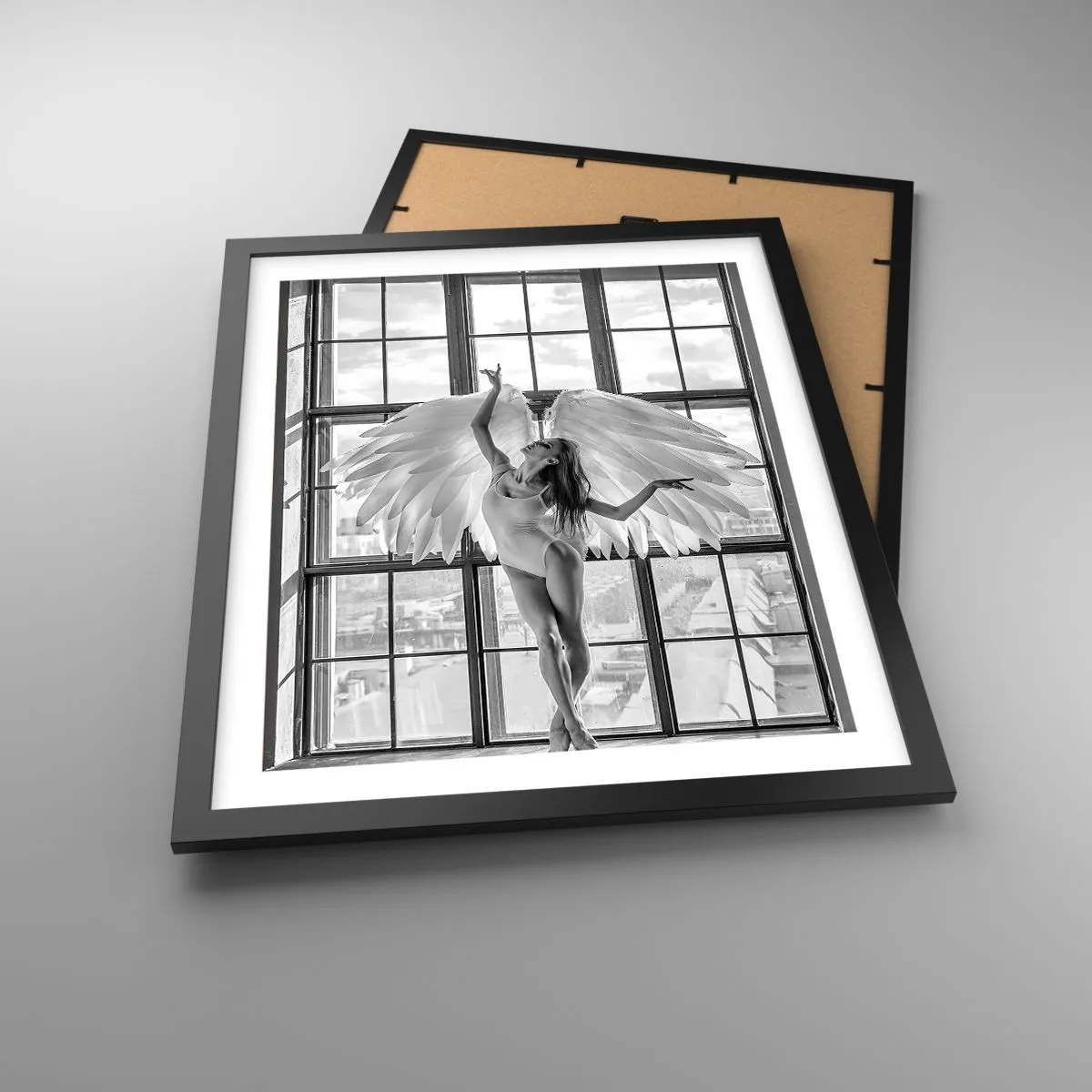 Poster în ramă neagră - Orașul îngerilor dansatori? - 40x50 cm