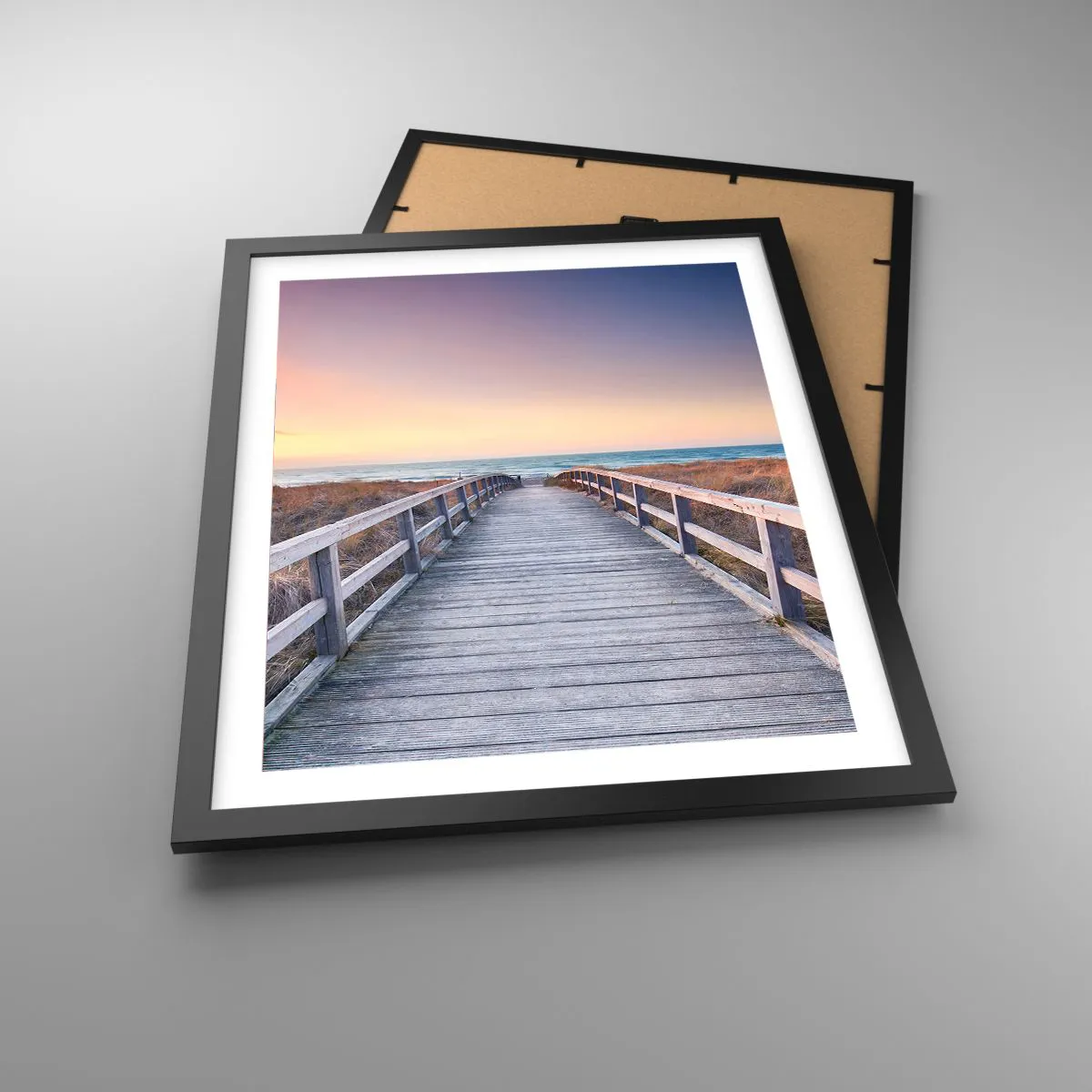 Poster in einem schwarzem Rahmen - Baltische Abend-Aurora - 40x50 cm