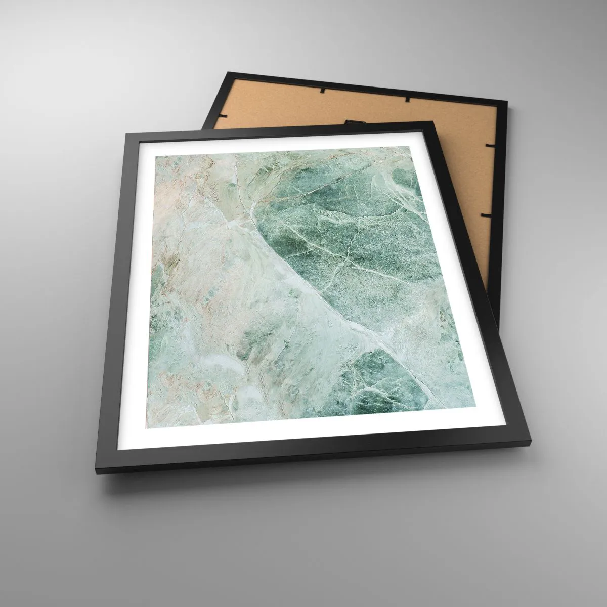 Plakat i sort ramme - Den ædle kølighed af sten - 40x50 cm