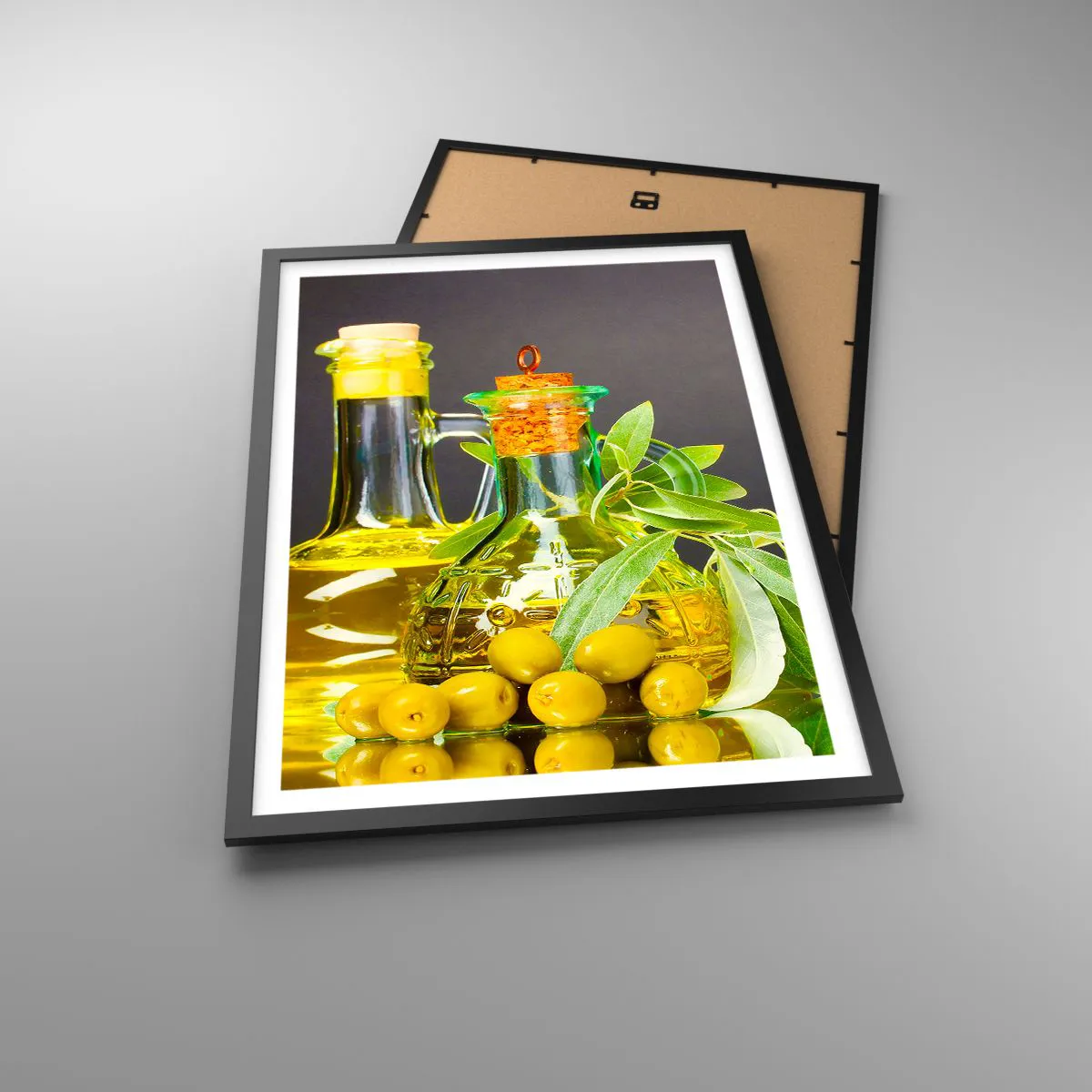 Poster în ramă neagră - Sticle de ulei de măsline și măsline verzi - 50x70cm - Natură moarte cu măsline și ulei - Decorațiune modernă pentru perete pentru living și dormitor ARTTOR