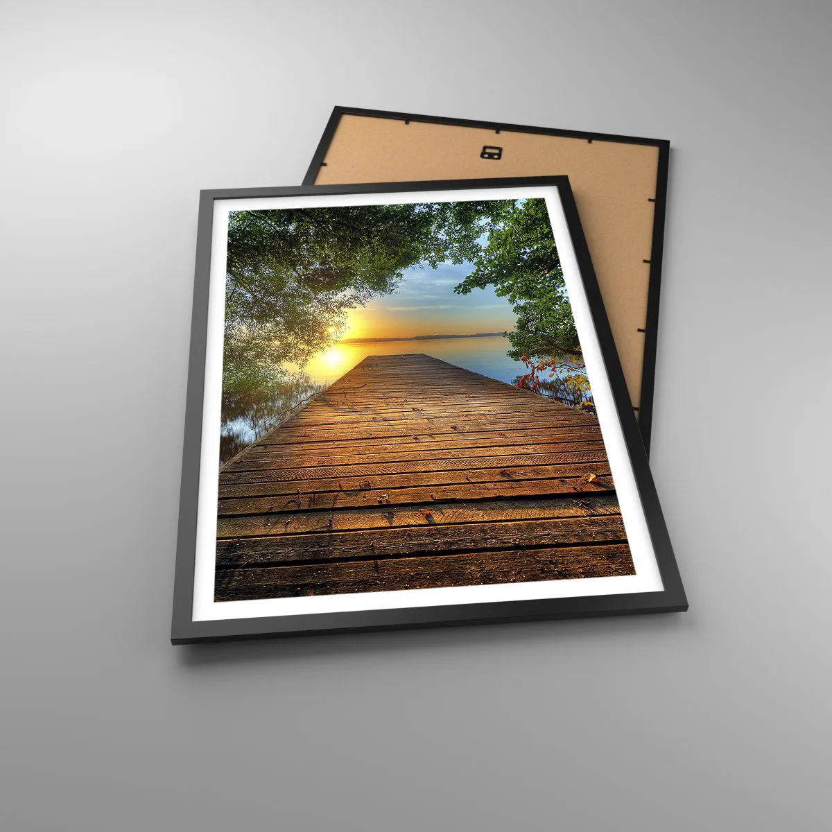 Plakát v černém rámu - Jezerní molo při západu slunce - 50x70cm - Nespěchej, posaď se - Moderní nástěnná dekorace do obývacího pokoje a ložnice ARTTOR
