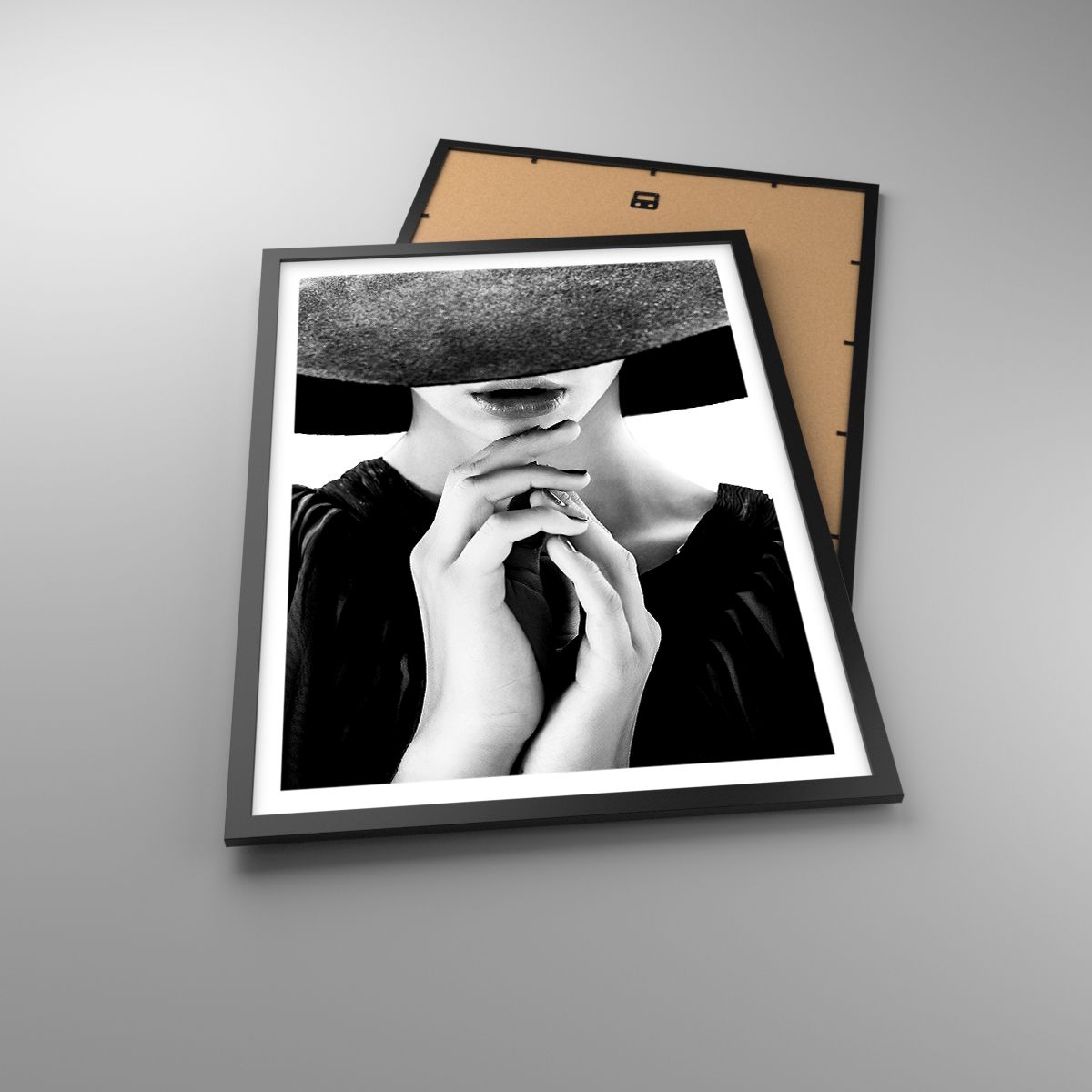 Affiche Femme Au Chapeau, Affiche Mains Féminines, Affiche Mode, Affiche Modèle, Affiche Noir Et Blanc