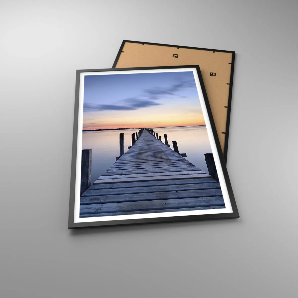 Affiche dans un cadre noir - Poster - Le calme d'un crépuscule serein - 61x91 cm