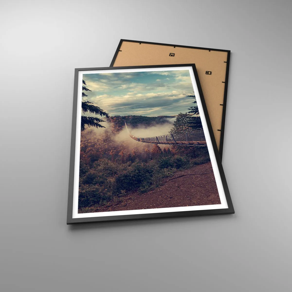 Poster in einem schwarzem Rahmen - Über dem Herbstwald - 61x91 cm
