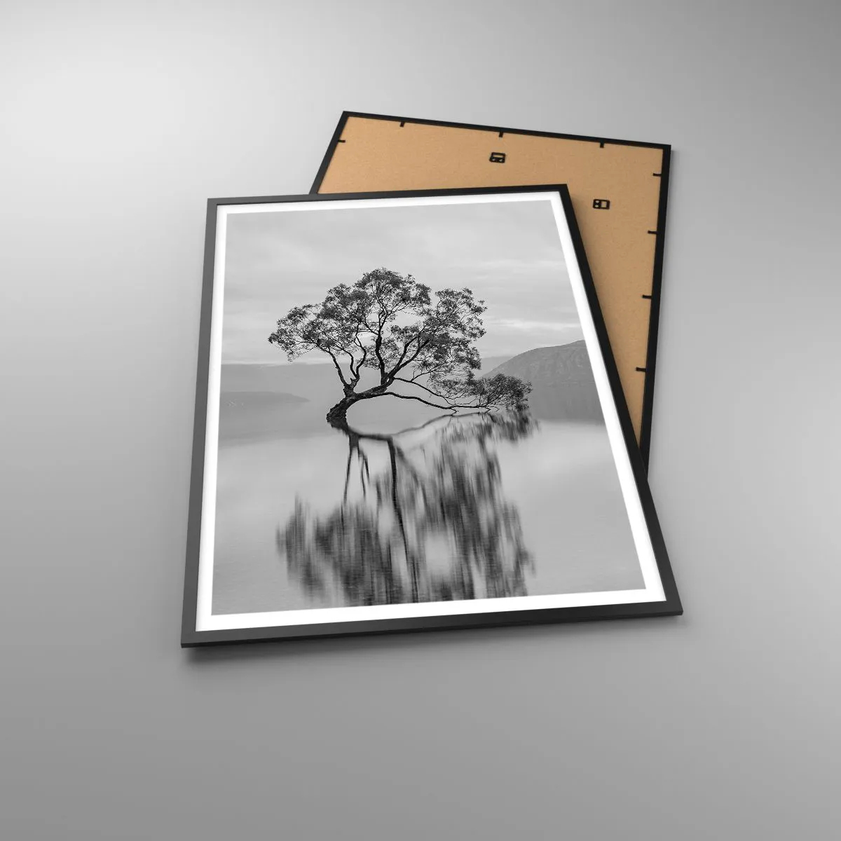 Plakat i sort ramme - Der findes et land - 70x100 cm