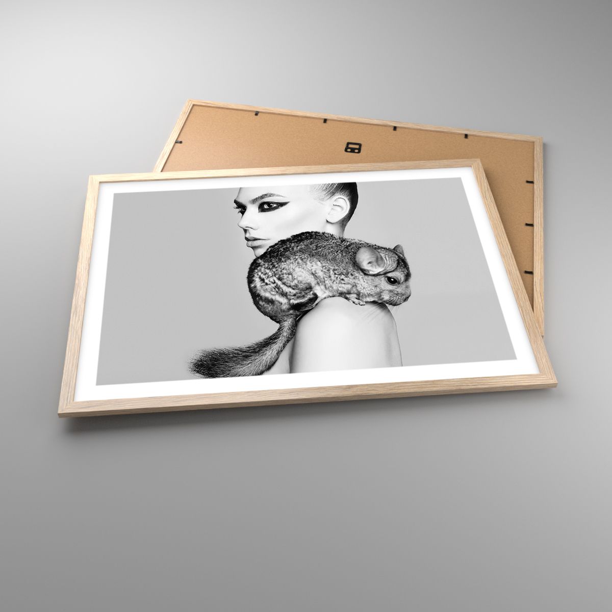 Plakat Kvinde, Plakat Kvinde med chinchilla, Plakat Model, Plakat Kunst, Plakat Sort og hvid