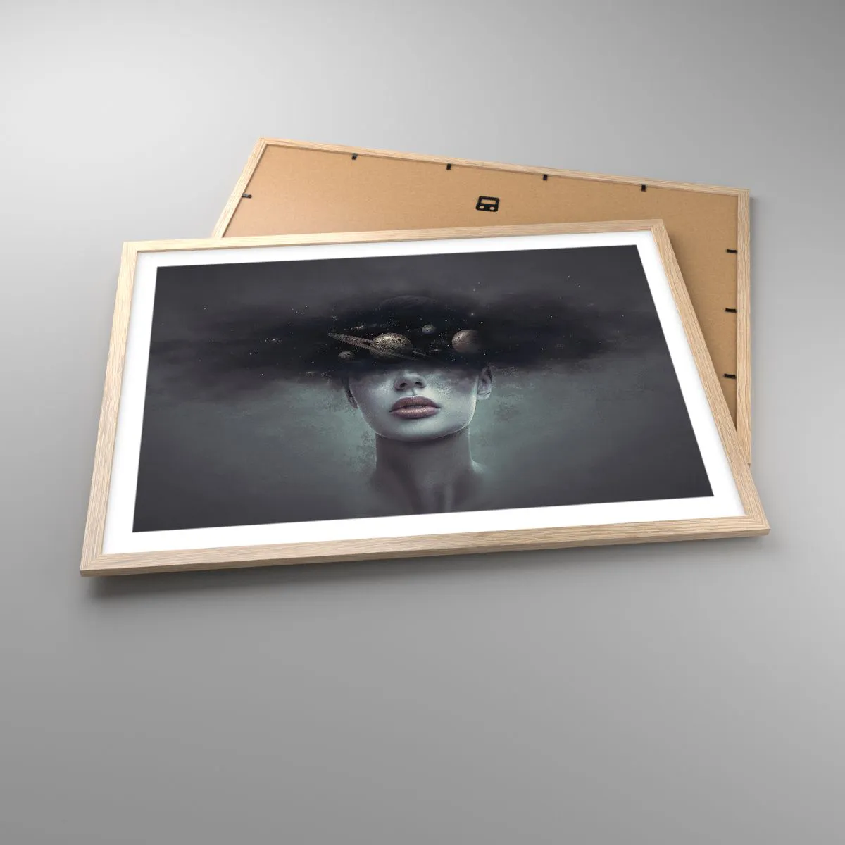 Plakat i ramme af lyst egetræ - Og planeterne er ved at gå amok... - 70x50 cm