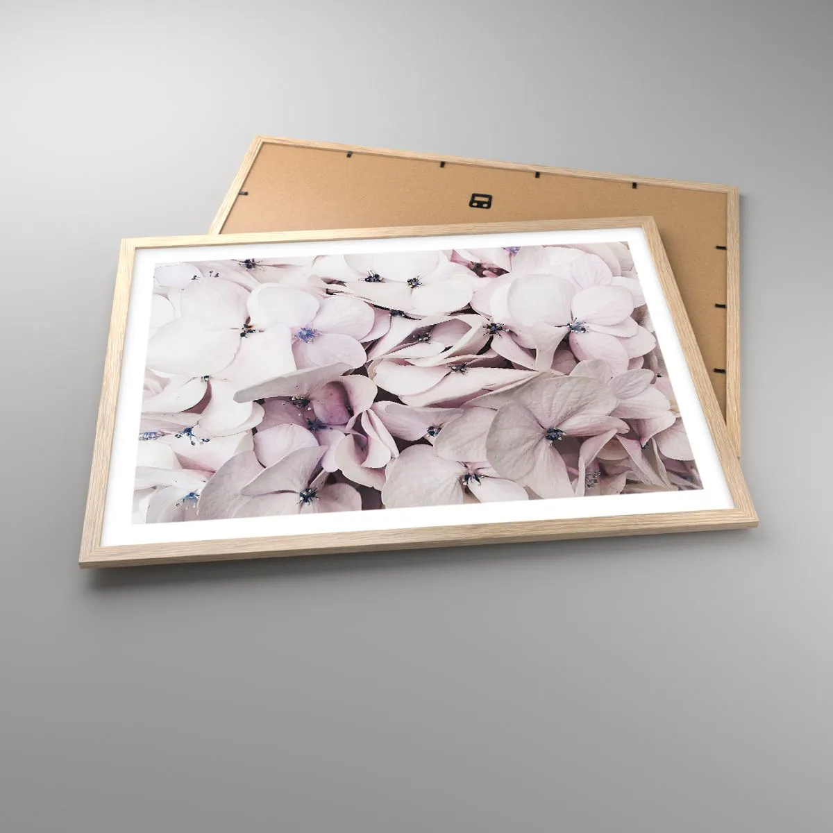 Poster in einem Rahmen aus heller Eiche - In einer Blumenflut - 70x50 cm