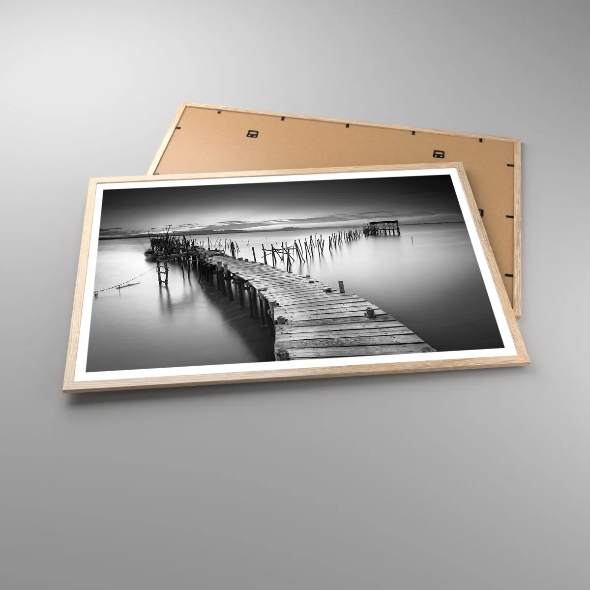 Poszter világos tölgy keretben - Egy elfeledett part békéje - 91x61 cm