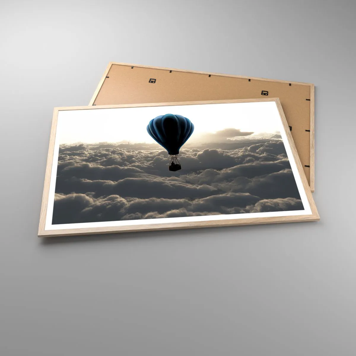 Affiche dans un chêne clair - Poster - Un vagabond au dessus des nuages - 91x61 cm