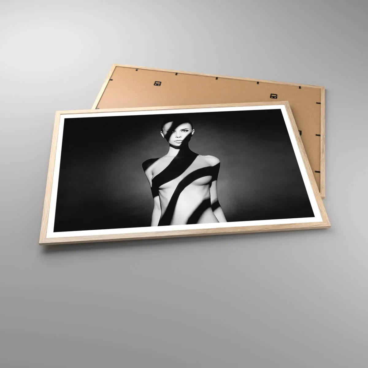 Plakat i ramme af lyst egetræ - I blænding og skygge - 91x61 cm