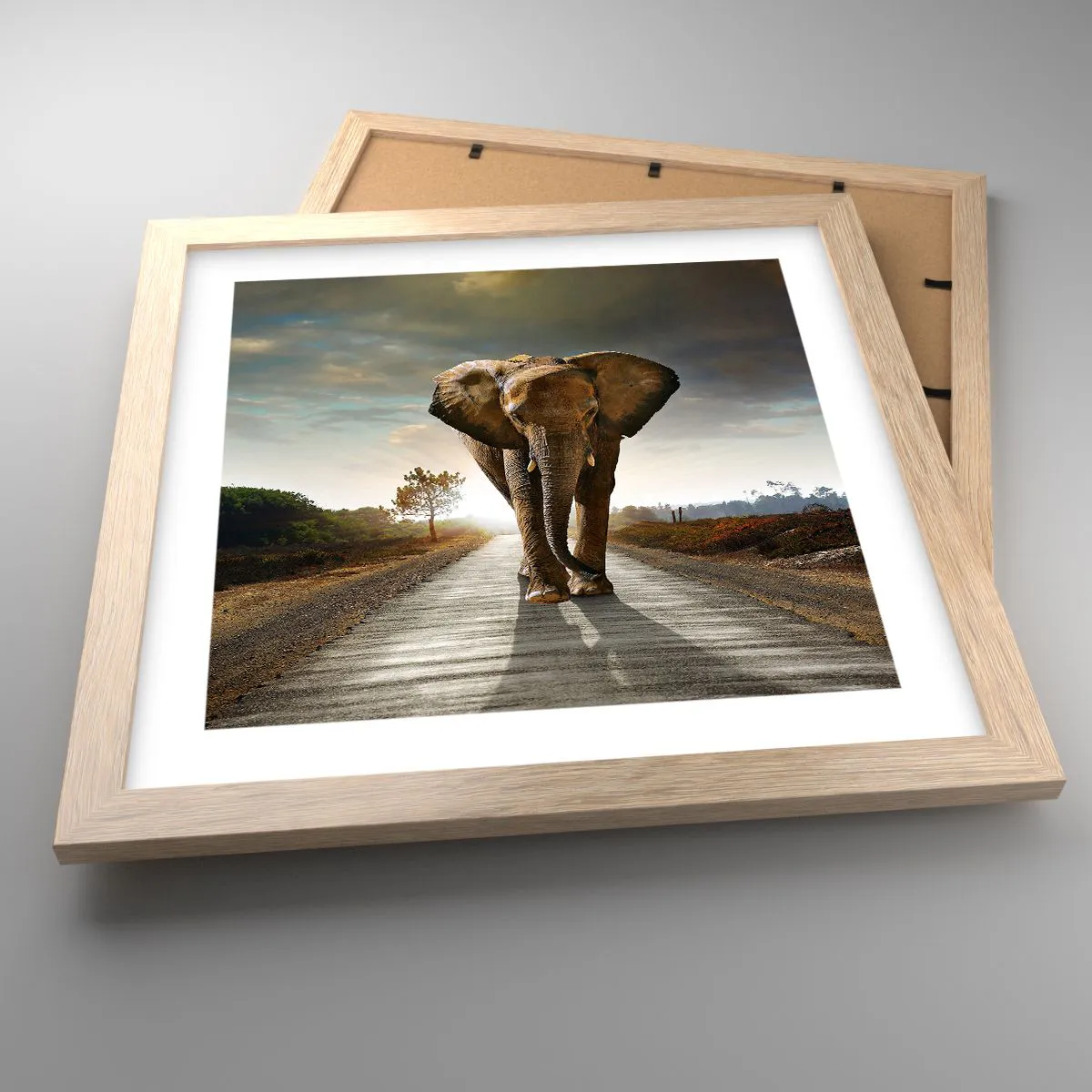 Een poster in een licht eiken lijst - En helemaal niet in een porseleinen pakhuis - 30x30 cm