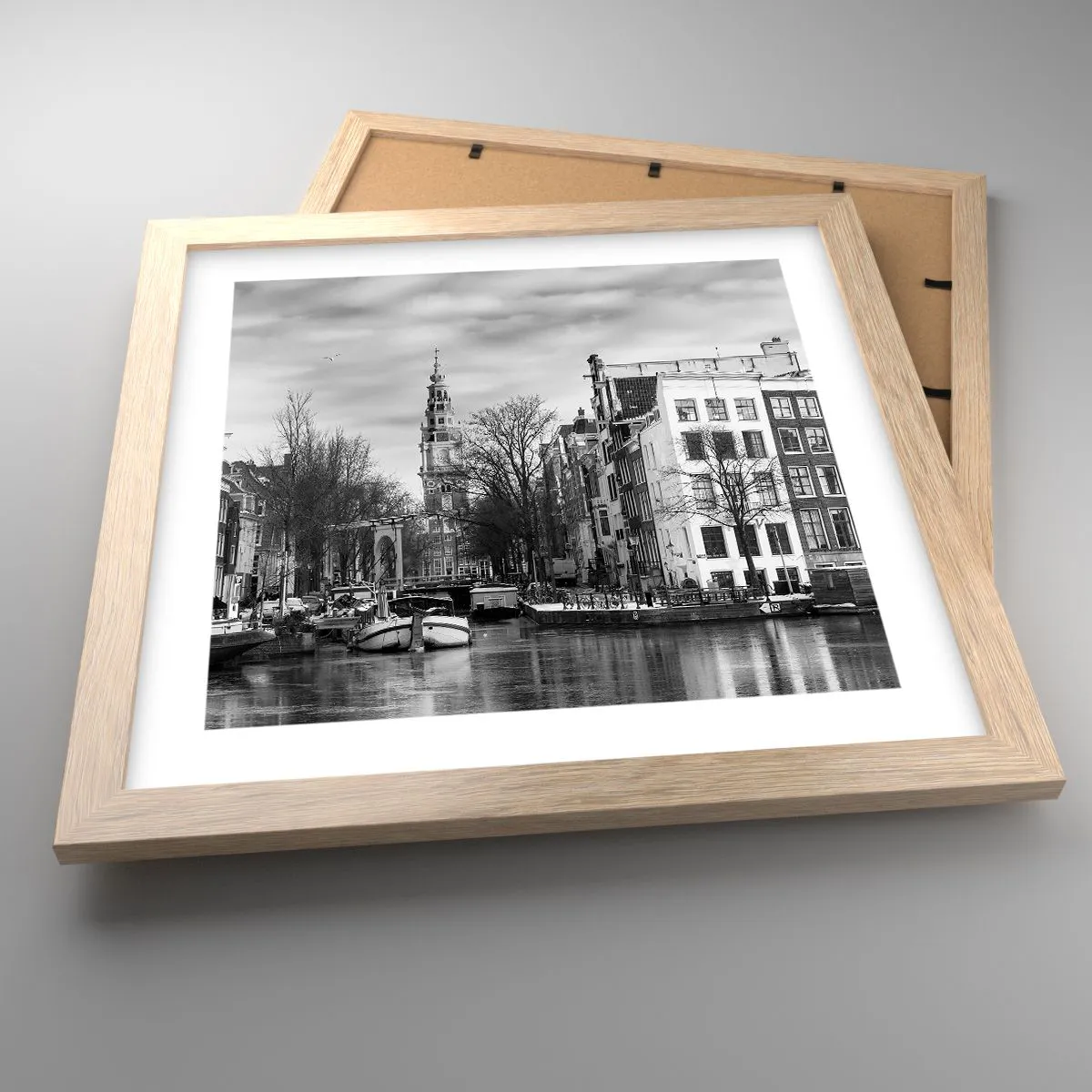 Poster in einem Rahmen aus heller Eiche - Amsterdamer Atmosphäre - 30x30 cm