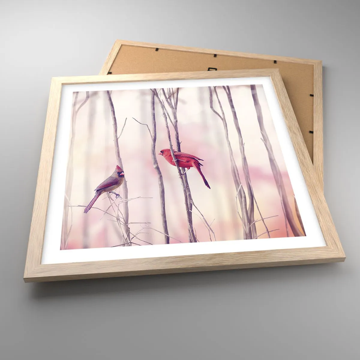 Plakat i ramme af lyst egetræ - Fortællingen om den lyserøde skov - 40x40 cm