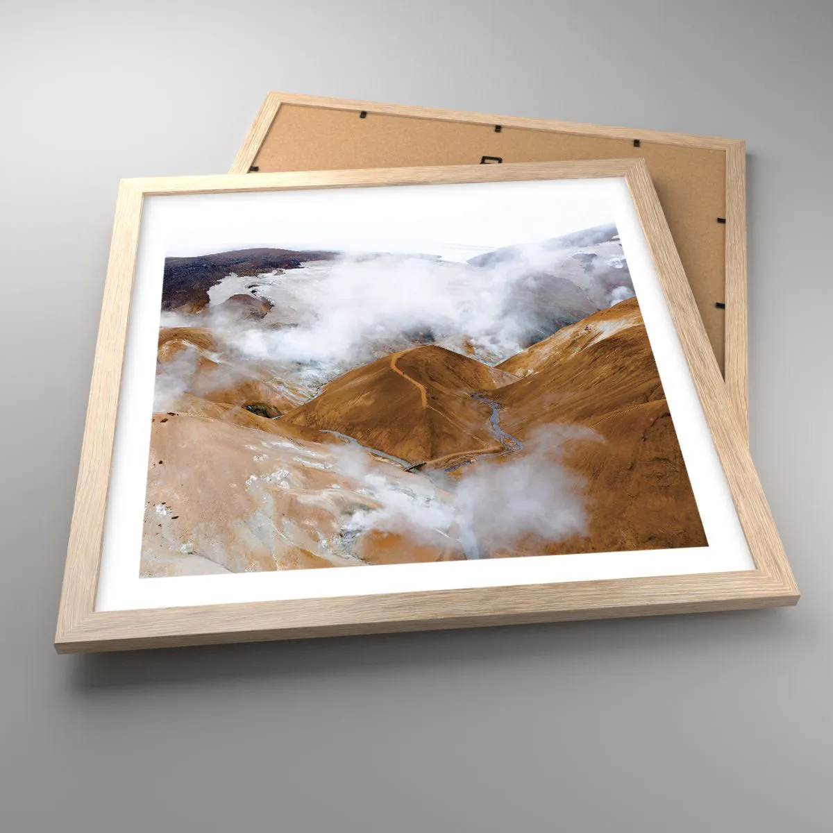 Affiche dans un chêne clair - Poster - Le charme brut de l'Islande - 40x40 cm