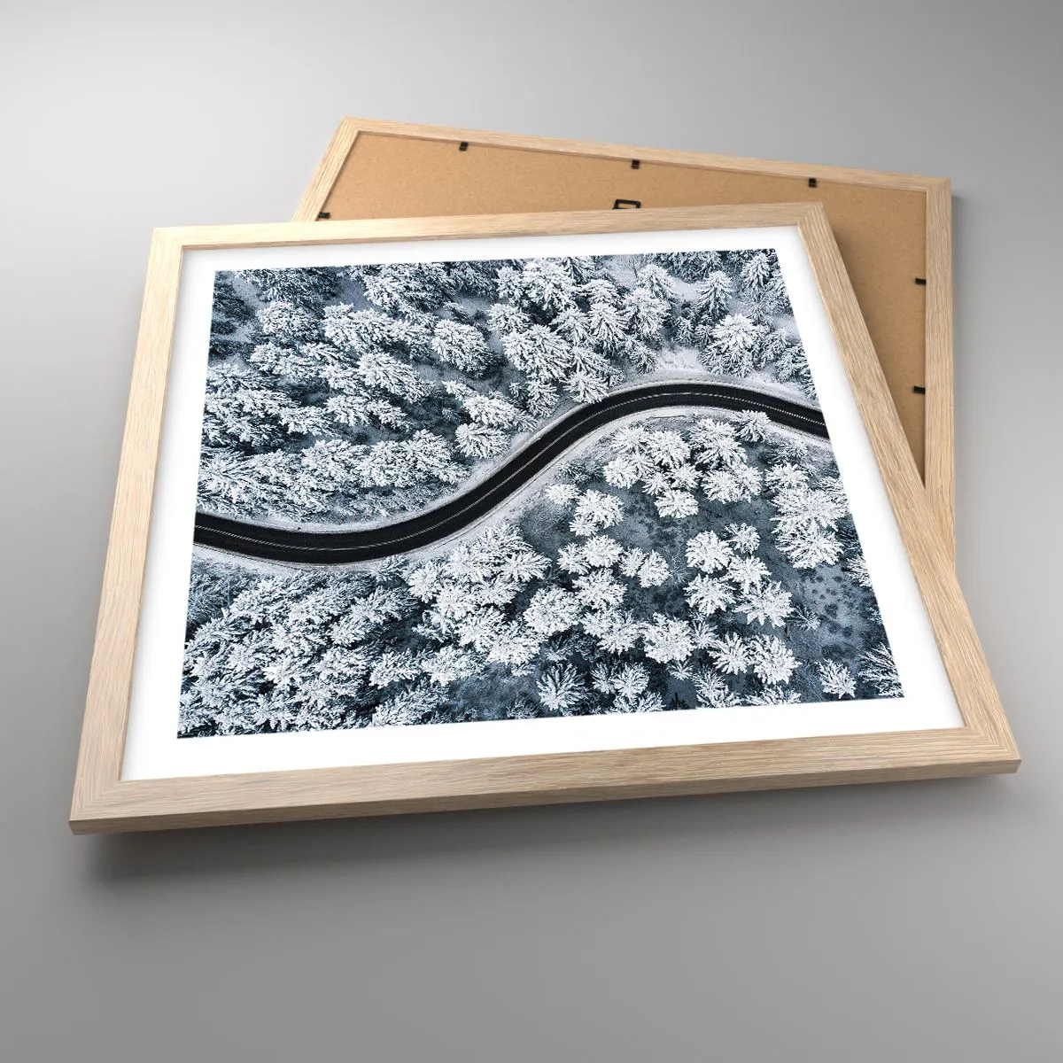 Póster en marco roble claro - A través de un bosque invernal - 40x40 cm