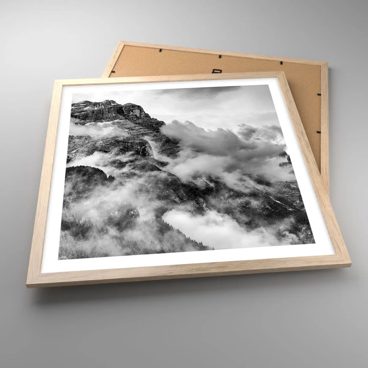 Affiche dans un chêne clair - Poster - Belle et cruelle - 50x50 cm