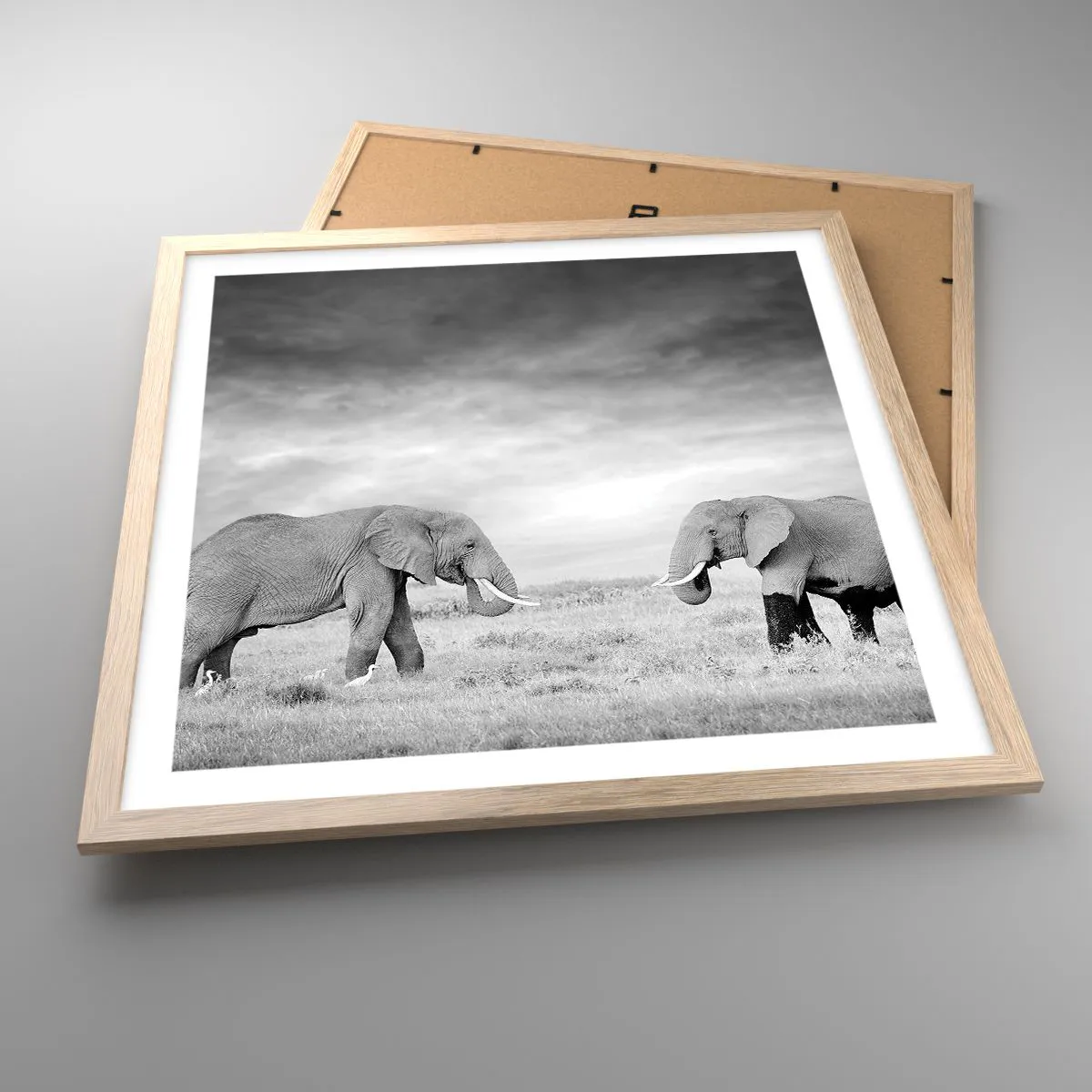 Een poster in een licht eiken lijst - Grijs is mooi - 50x50 cm