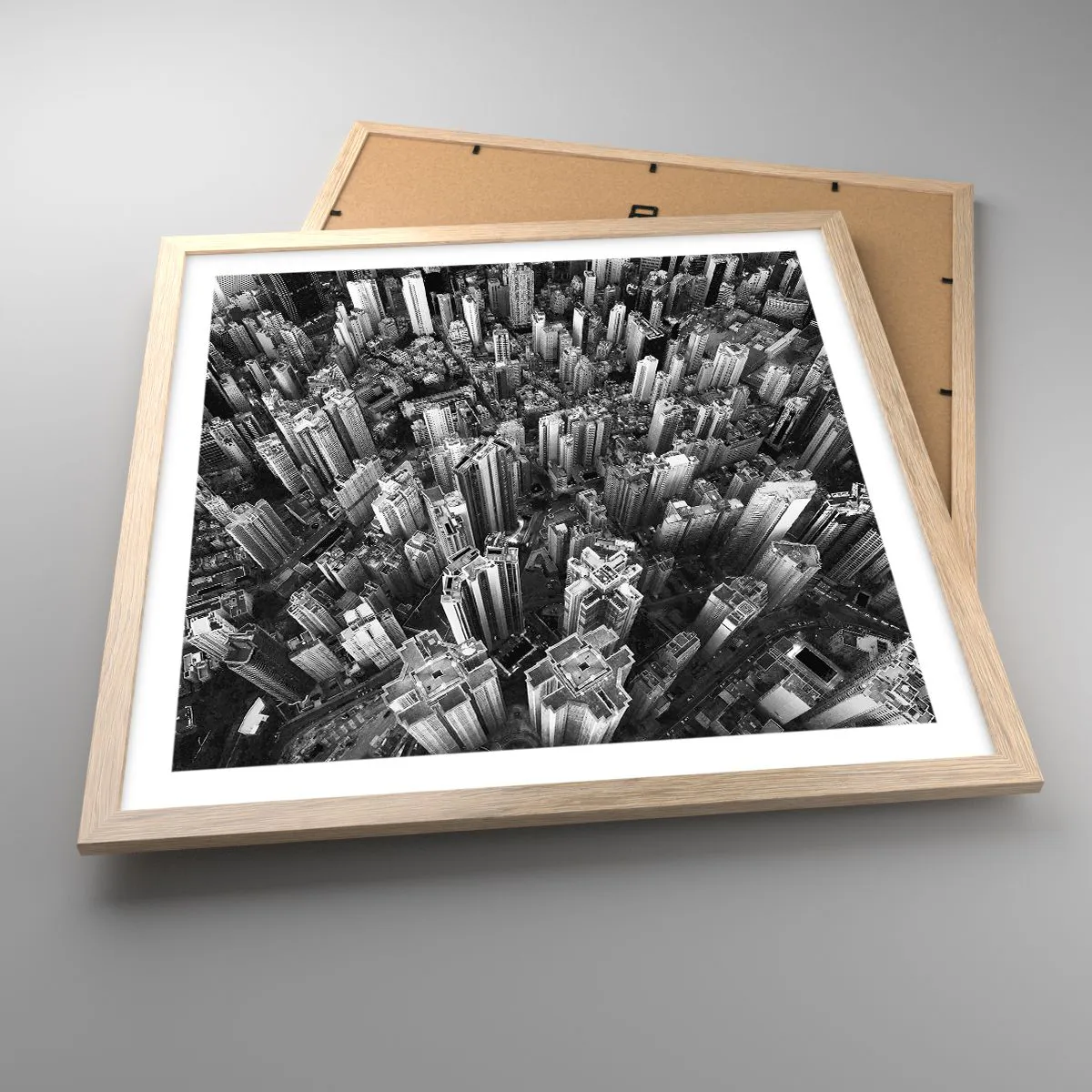 Plakat i ramme af lyst egetræ - Stadig højere og højere - 50x50 cm