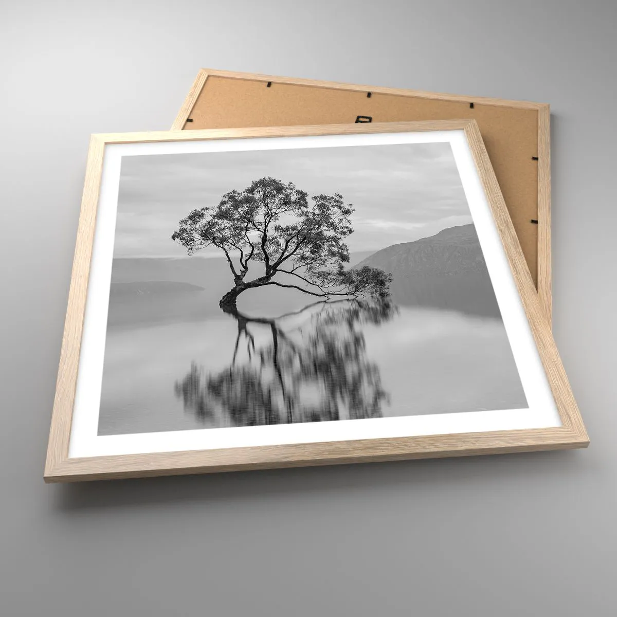 Een poster in een licht eiken lijst - Er is zo'n land - 50x50 cm