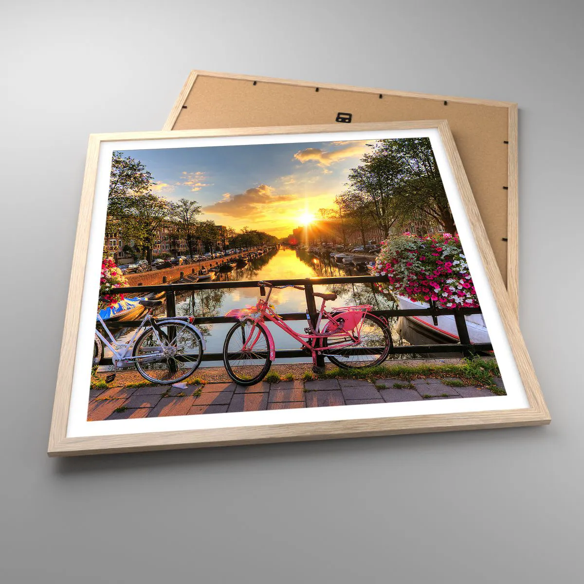Poster in einem Rahmen aus heller Eiche - Frühlingsmorgen in Amsterdam - 60x60 cm