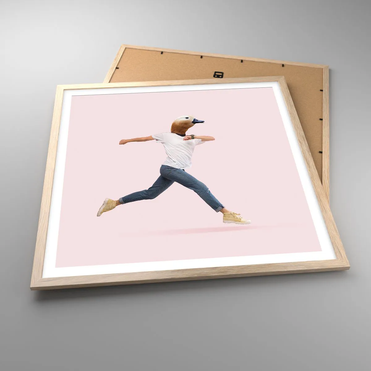 Een poster in een licht eiken lijst - Een snufje absurditeit - 60x60 cm