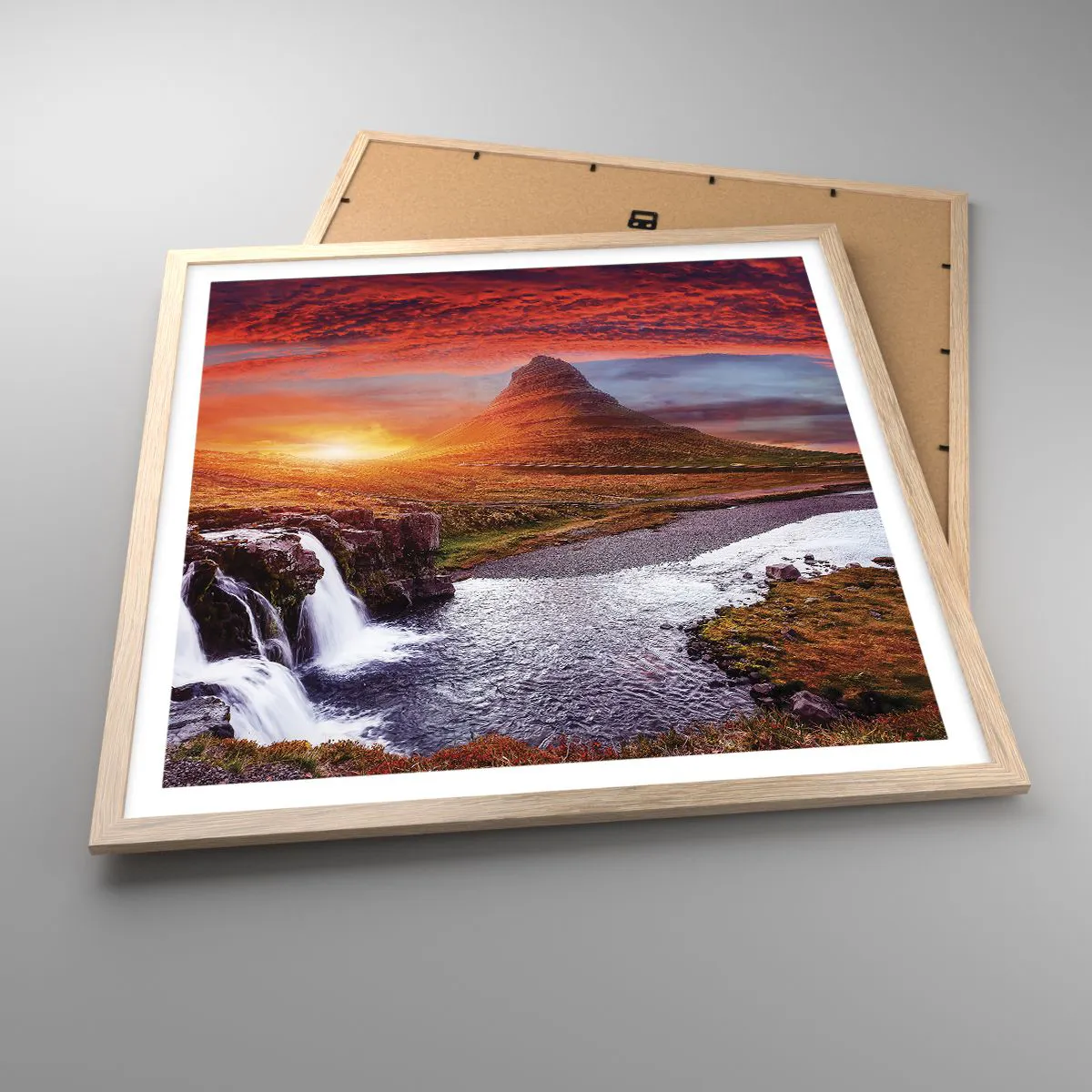 Poster in einem Rahmen aus heller Eiche - Ein Blick auf Mittelerde - 60x60 cm