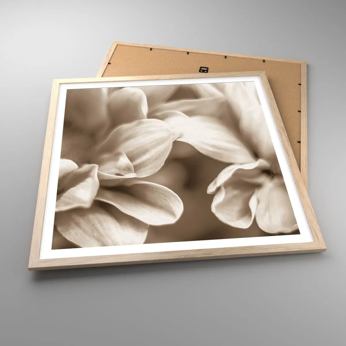 Poster in einem Rahmen aus heller Eiche - So sanft wie ein Lächeln - 60x60 cm