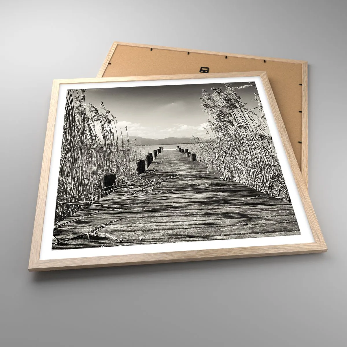 Plakat i ramme af lyst egetræ - I græssernes fred - 60x60 cm