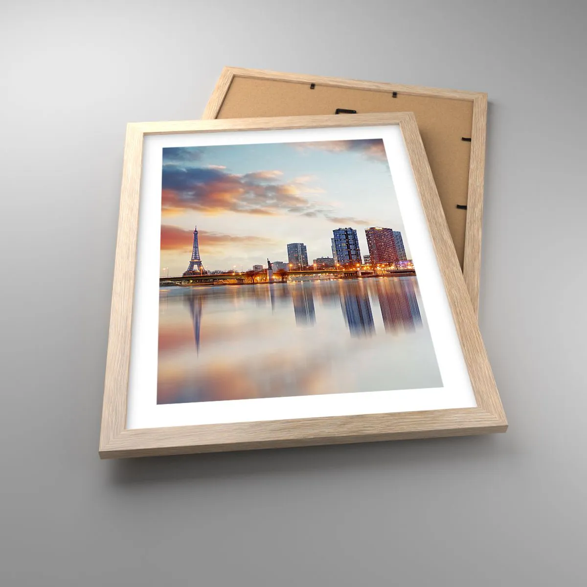 Plakat i ramme af lyst egetræ - Den monumentale ro i Paris - 30x40 cm