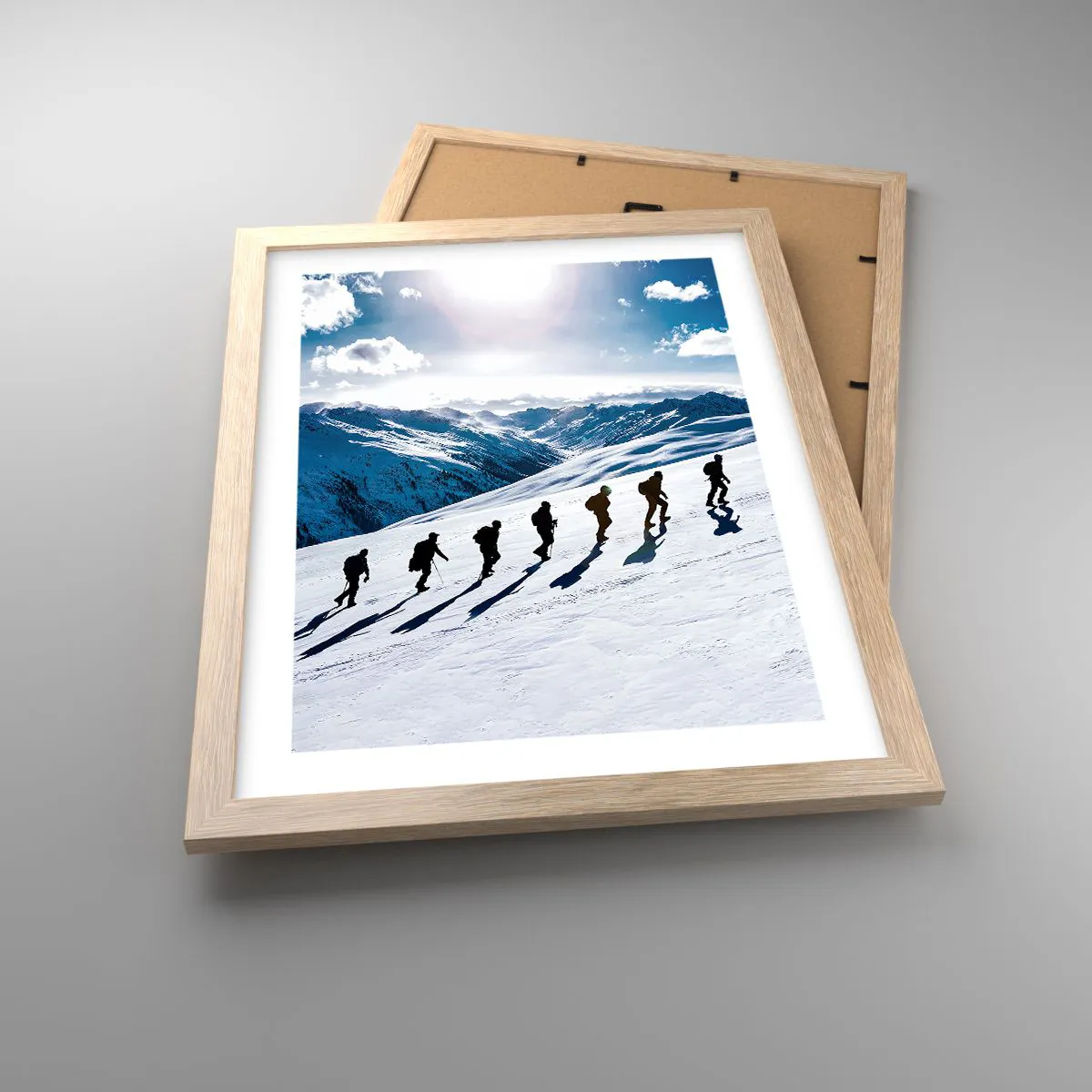 Poster in einem Rahmen aus heller Eiche - Das Team der Eroberer - 30x40 cm