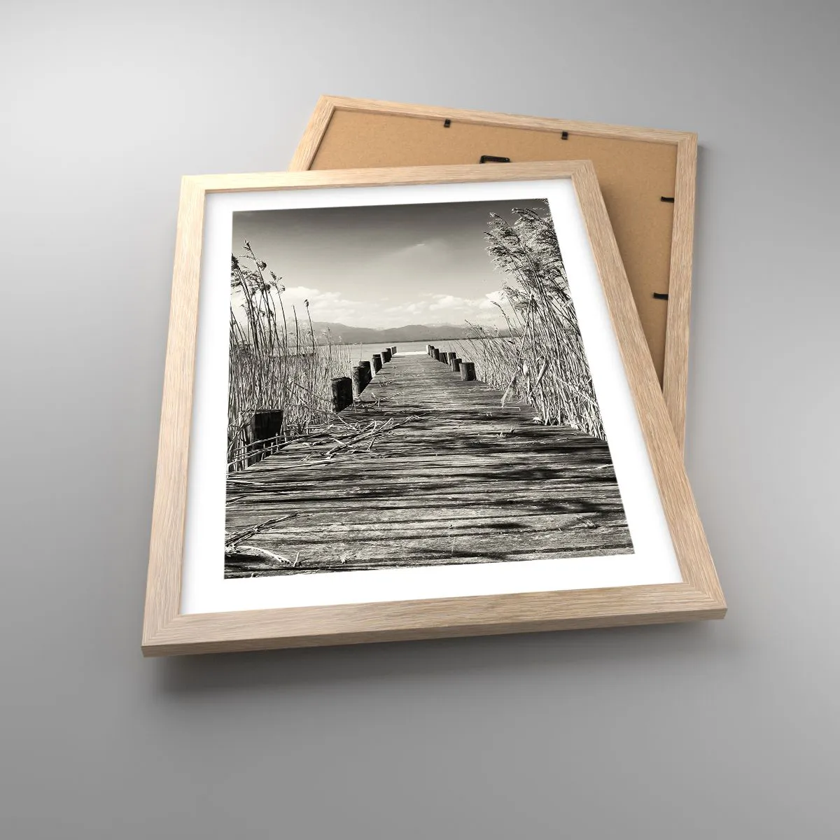 Plakat i ramme af lyst egetræ - I græssernes fred - 30x40 cm