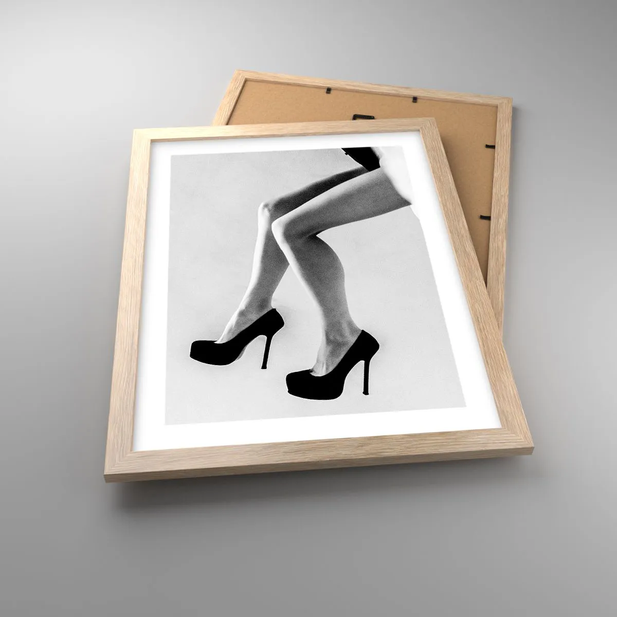 Affiche dans un chêne clair - Poster - Féminité éternelle - 30x40 cm