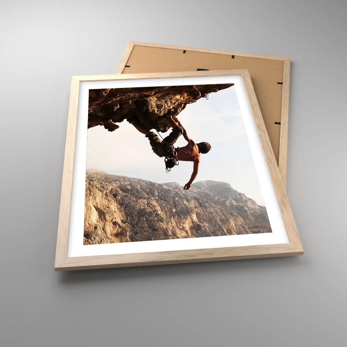 Poster în ramă de stejar deschis - Lumea s-a micșorat într-un pumn pe un afloriment de bolovani - 40x50 cm