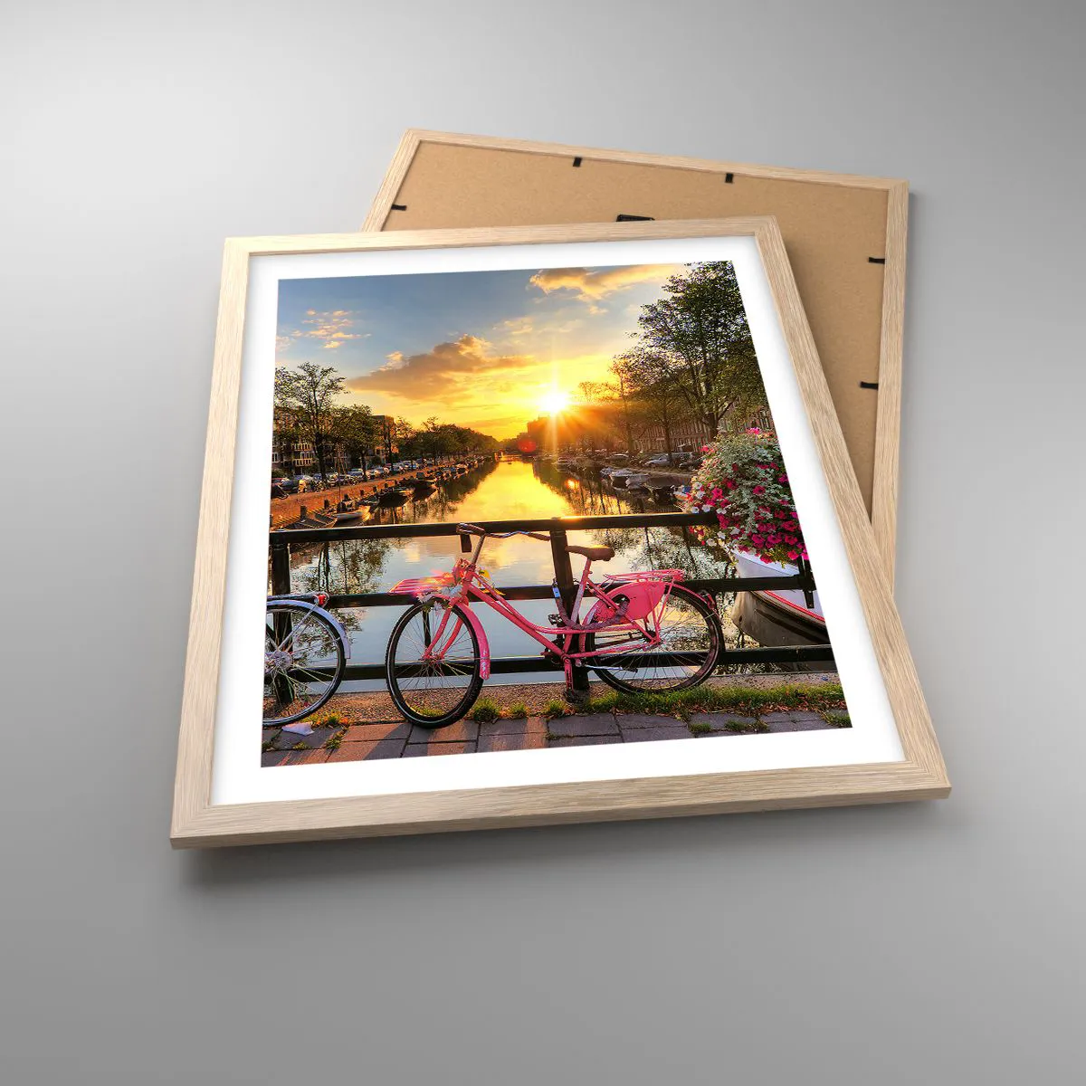 Poster in einem Rahmen aus heller Eiche - Frühlingsmorgen in Amsterdam - 40x50 cm