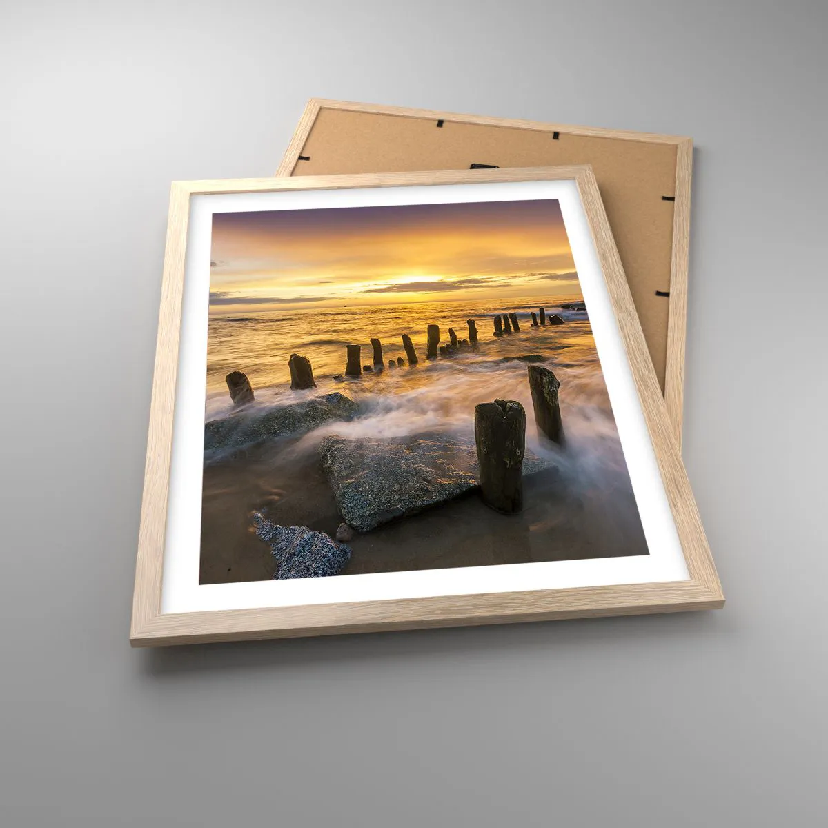 Poszter világos tölgy keretben - A Balti-tenger nyers szépsége - 40x50 cm