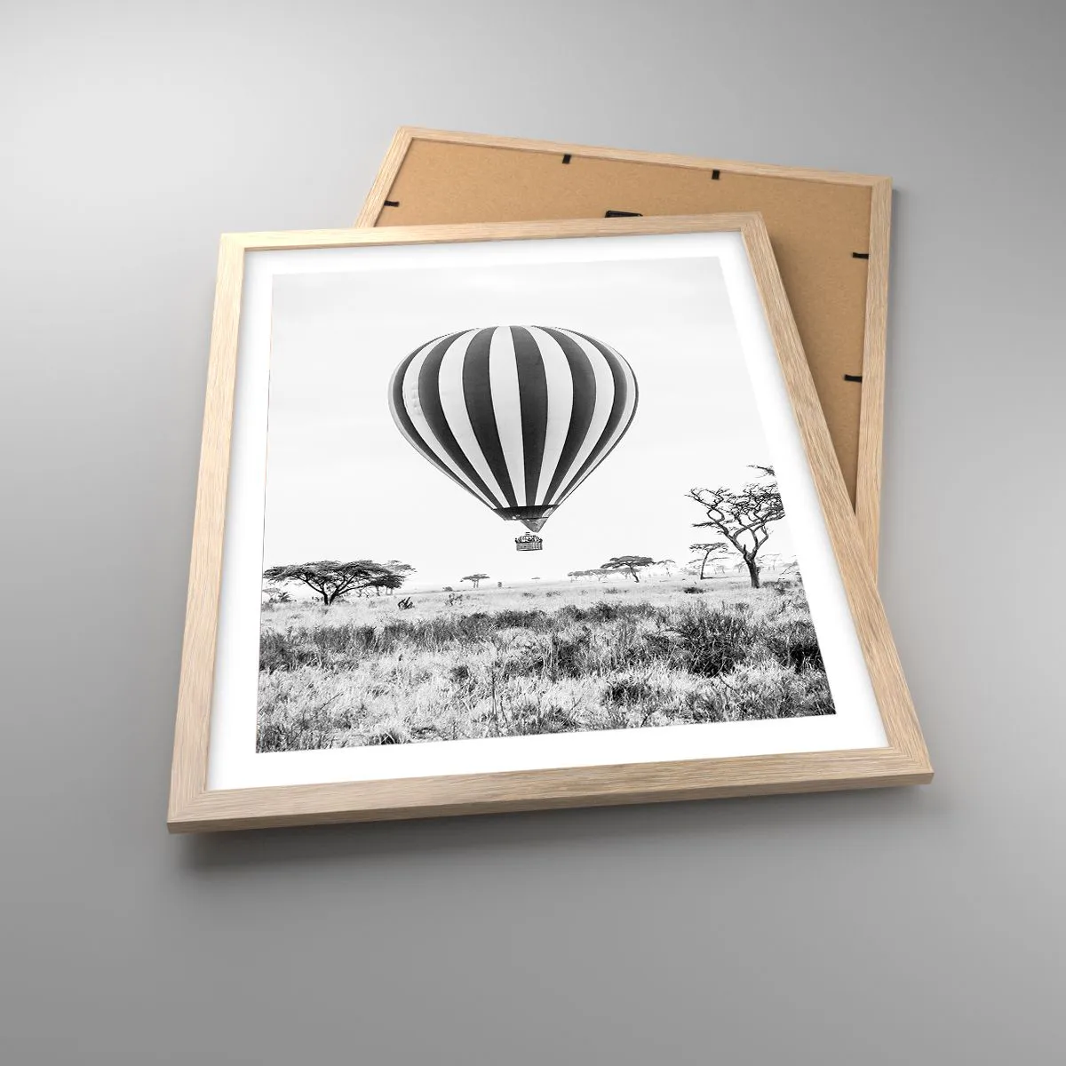 Poster în ramă de stejar deschis - Peste savană - 40x50 cm