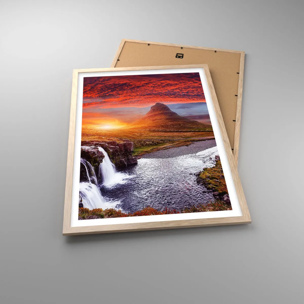 Affiche dans un chêne clair - Poster - Vue de la terre du milieu - 50x70 cm