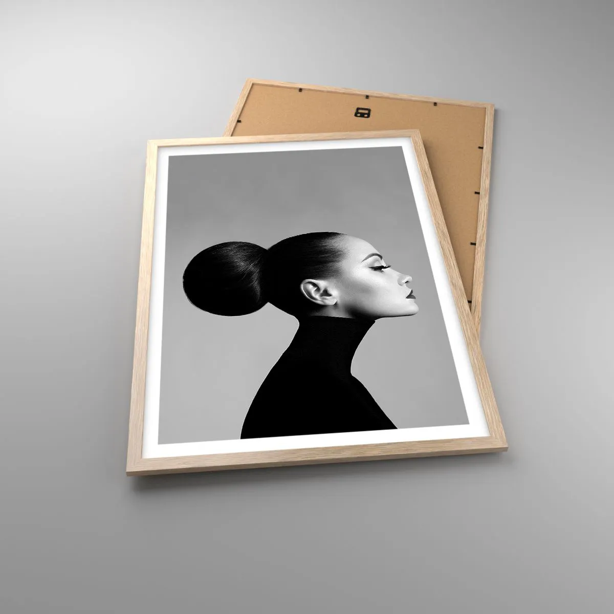 Plakat i ramme af lyst egetræ - Moderne Nefretete - 50x70 cm