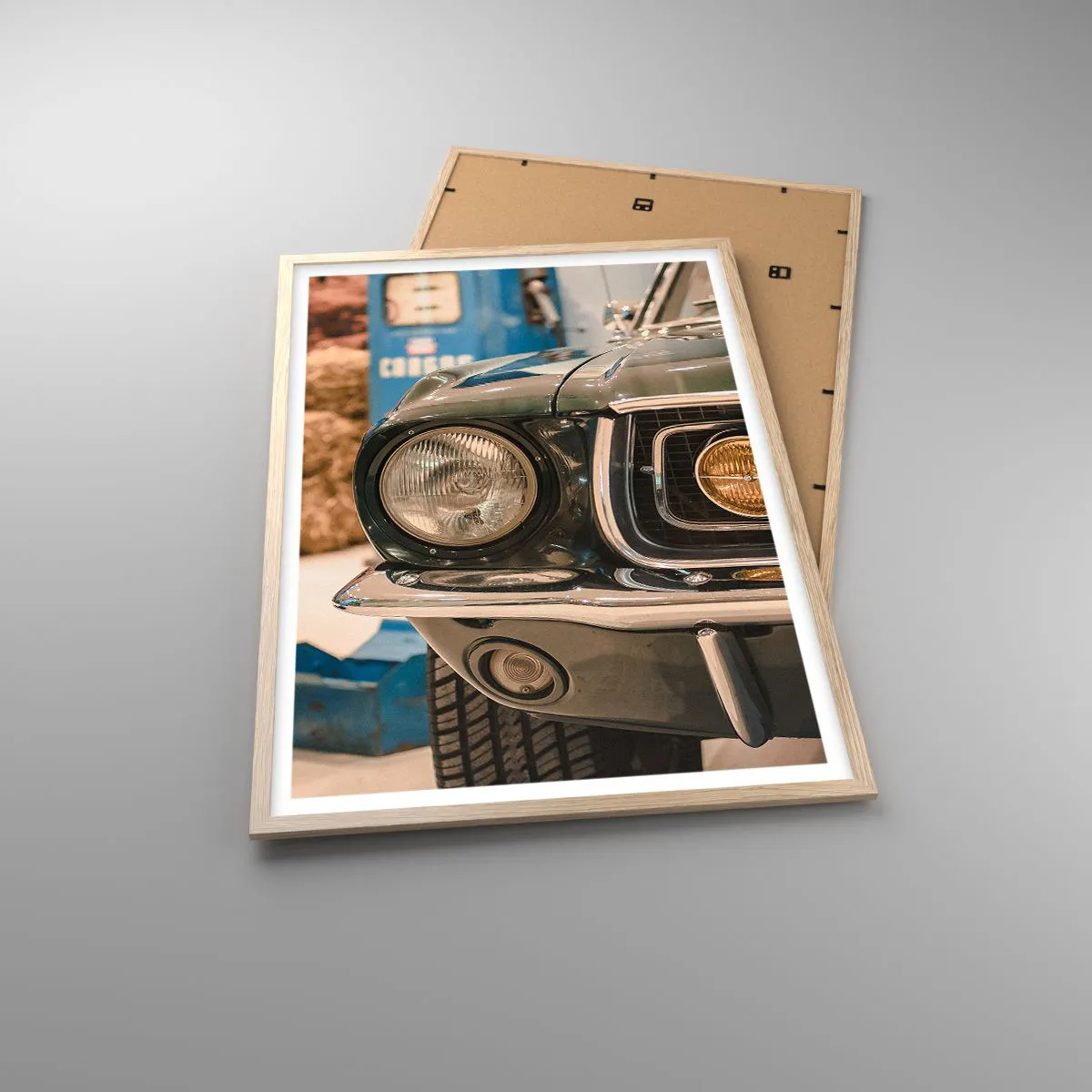 Poster in einem Rahmen aus heller Eiche - Treffen mit einer Legende - 61x91 cm