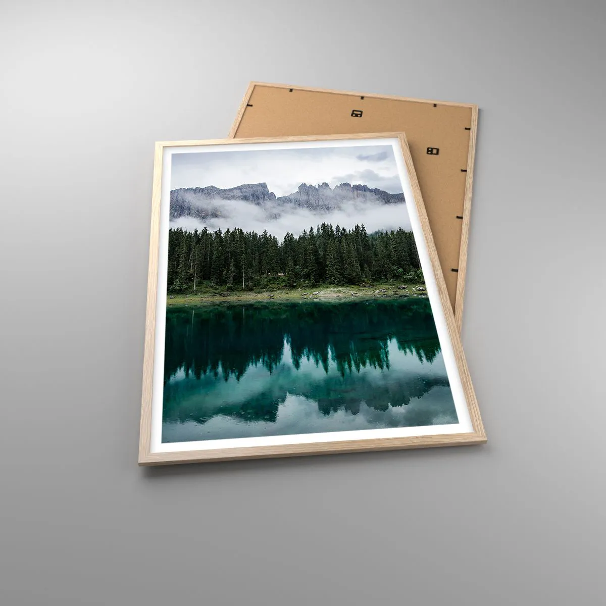 Affisch i ram av ljusek - Tyst, tyst, väck inte sovande vatten... - 61x91 cm