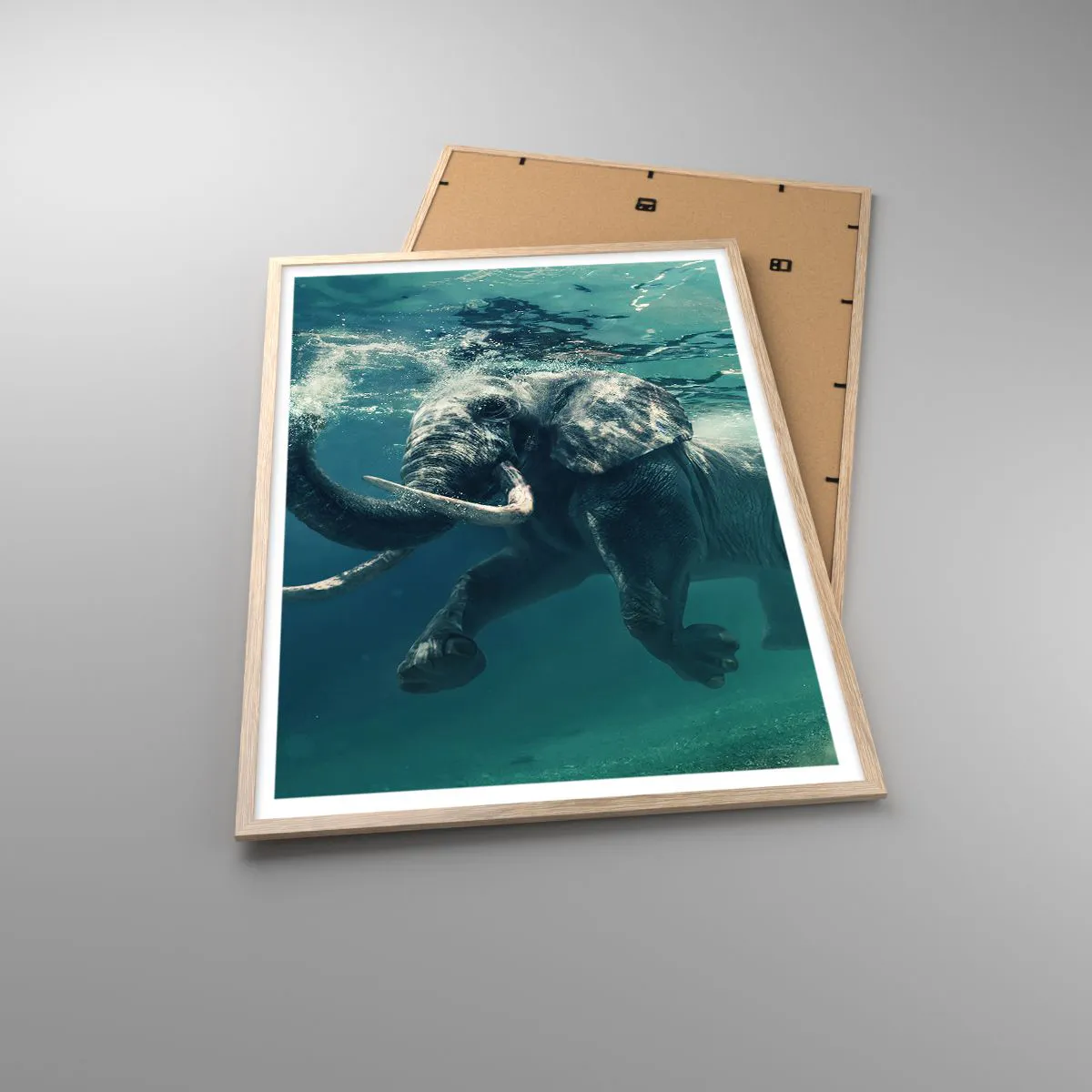 Affisch i ram av ljusek - Alla tycker om att simma - 70x100 cm