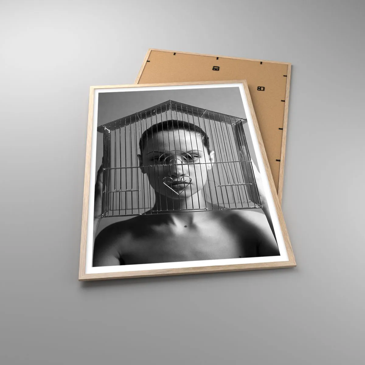 Affiche dans un chêne clair - Poster - Portrait un peu surréaliste - 70x100 cm