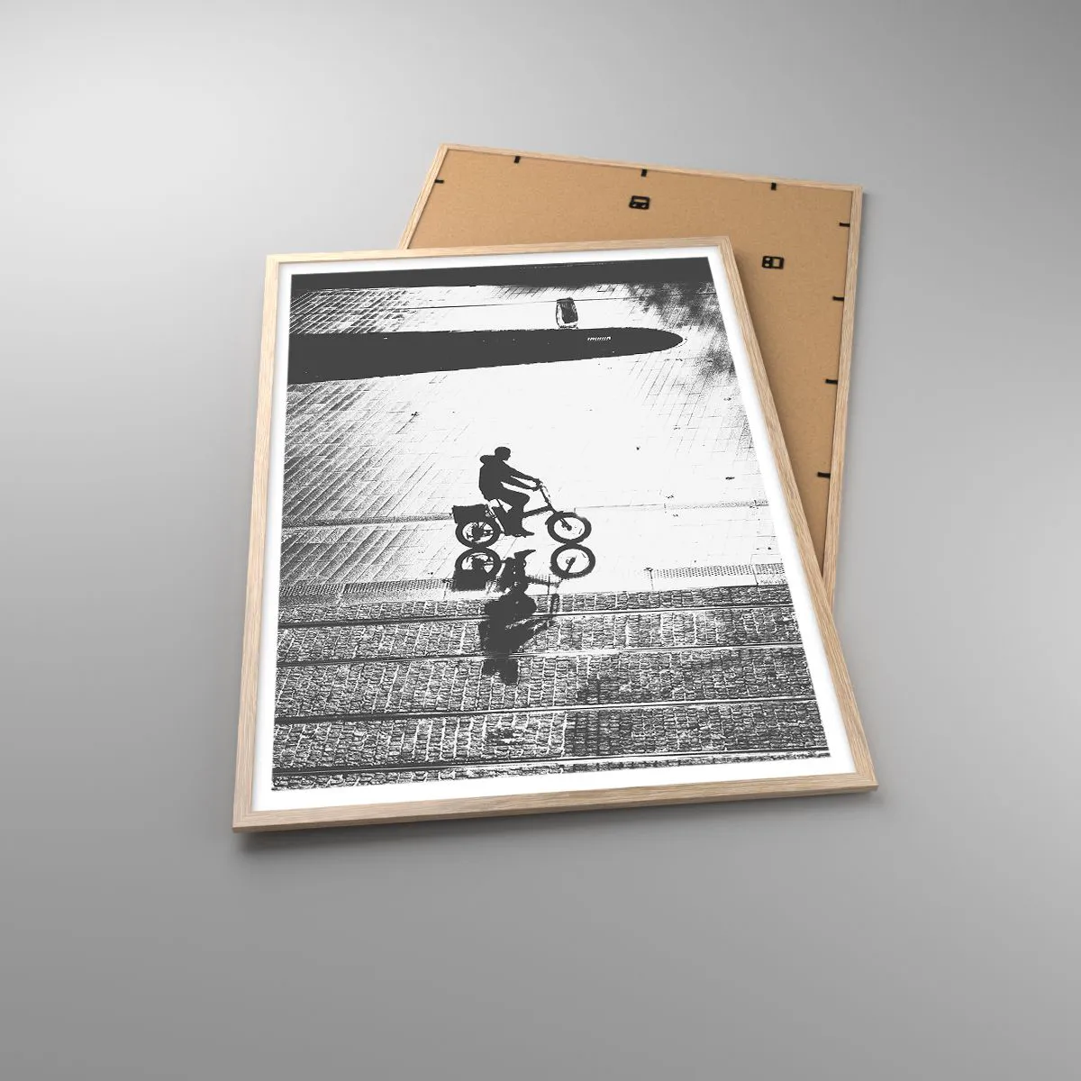 Plakat i ramme af lyst egetræ - Fremad, gennem byen - 70x100 cm