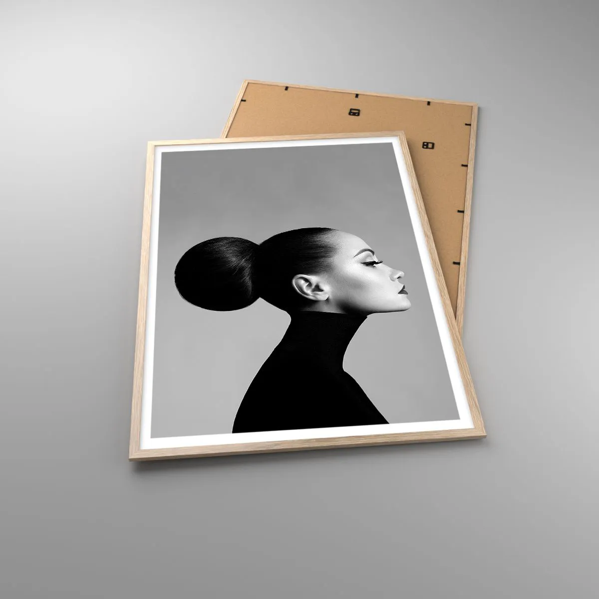 Poster in einem Rahmen aus heller Eiche - Moderne Nofretete - 70x100 cm