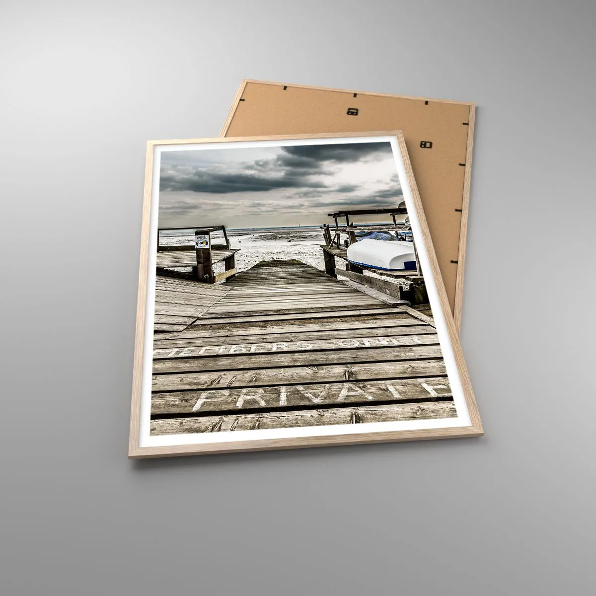 Plakat i ramme af lyst egetræ - Stranden i nord - 70x100 cm