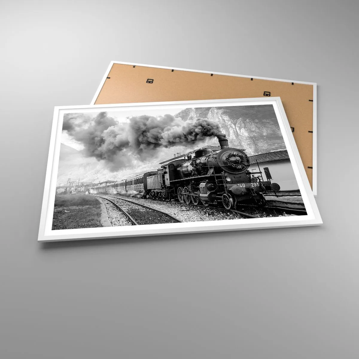 Plakát v bílém rámu - Stojí na nádraží… - 100x70 cm