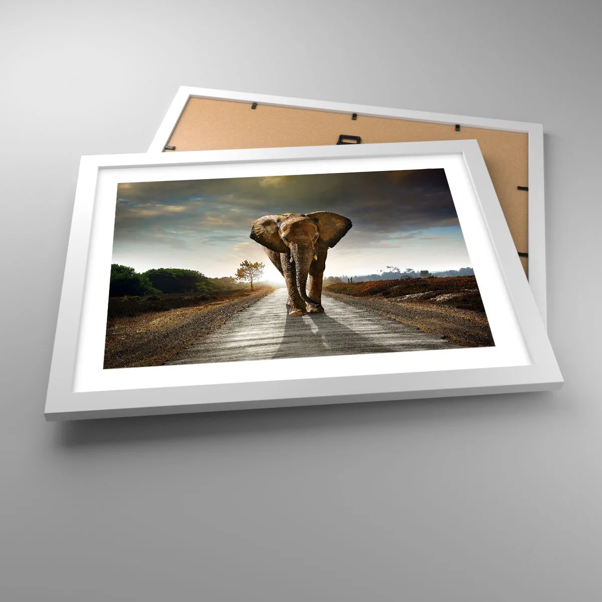 Poszter fekete keretben - És egyáltalán nem porcelánraktárban - 40x30 cm